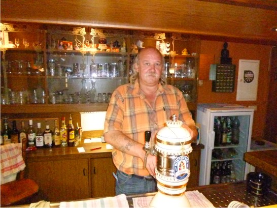 Unser Chef selbst am Zapfhahn!